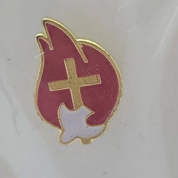 Religious Pin Red Flames Gold Cross White Dove Holy Spirit Auton 2013 Enamal - Picture 1 of 8